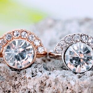 NEW 2Ct Half Moon Rose Gold Plated S925 Simulated Diamond, Size 6‎